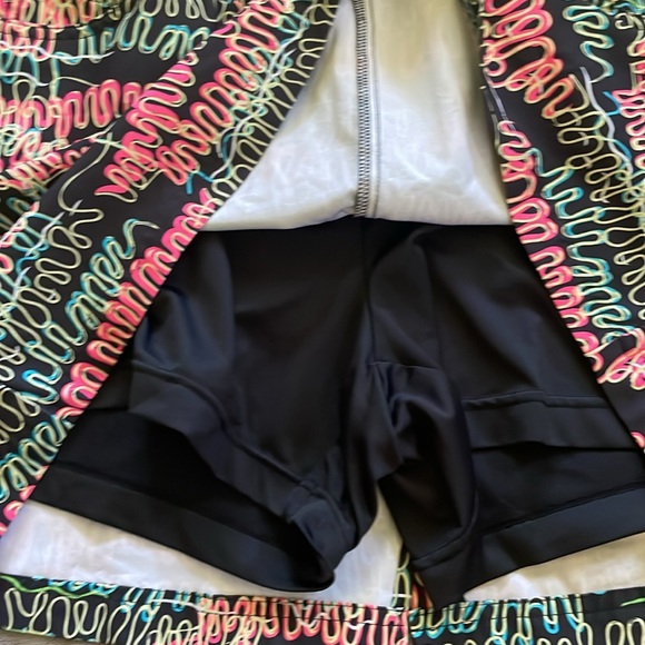 Neon geometric pattern skort size 8 - Picture 4 of 11